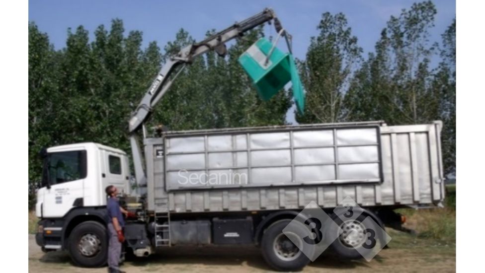 图4：猪场里用来收集死亡动物的外部卡车。由Secanim（西班牙）提供。
