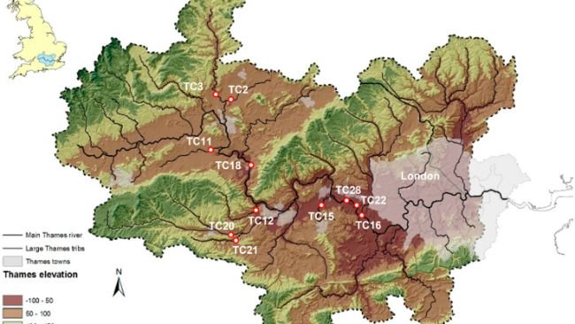 Figura 1 Mappa del bacino idrografico del Tamigi che mostra la posizione dei siti di campionamento di ciascuno degli 11 campioni forniti dall'UKCEH e i numeri di campioni associati utilizzati in questo studio. Le ubicazioni dei siti di campionamento si trovano lungo il fiume principale Tamigi e diversi affluenti.